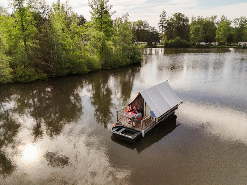 Cabane sur l'eau « La Flotente — Cabane sur l'eau à Nouan-le-Fuzelier » — Nouan-le-Fuzelier (Loir-et-Cher)